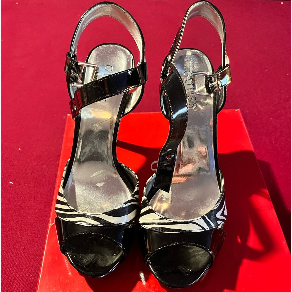 Guess Zebra pumps